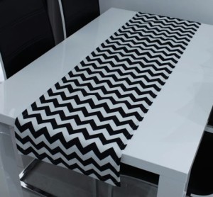 Bieżnik czarno/biały zygzak 40x140